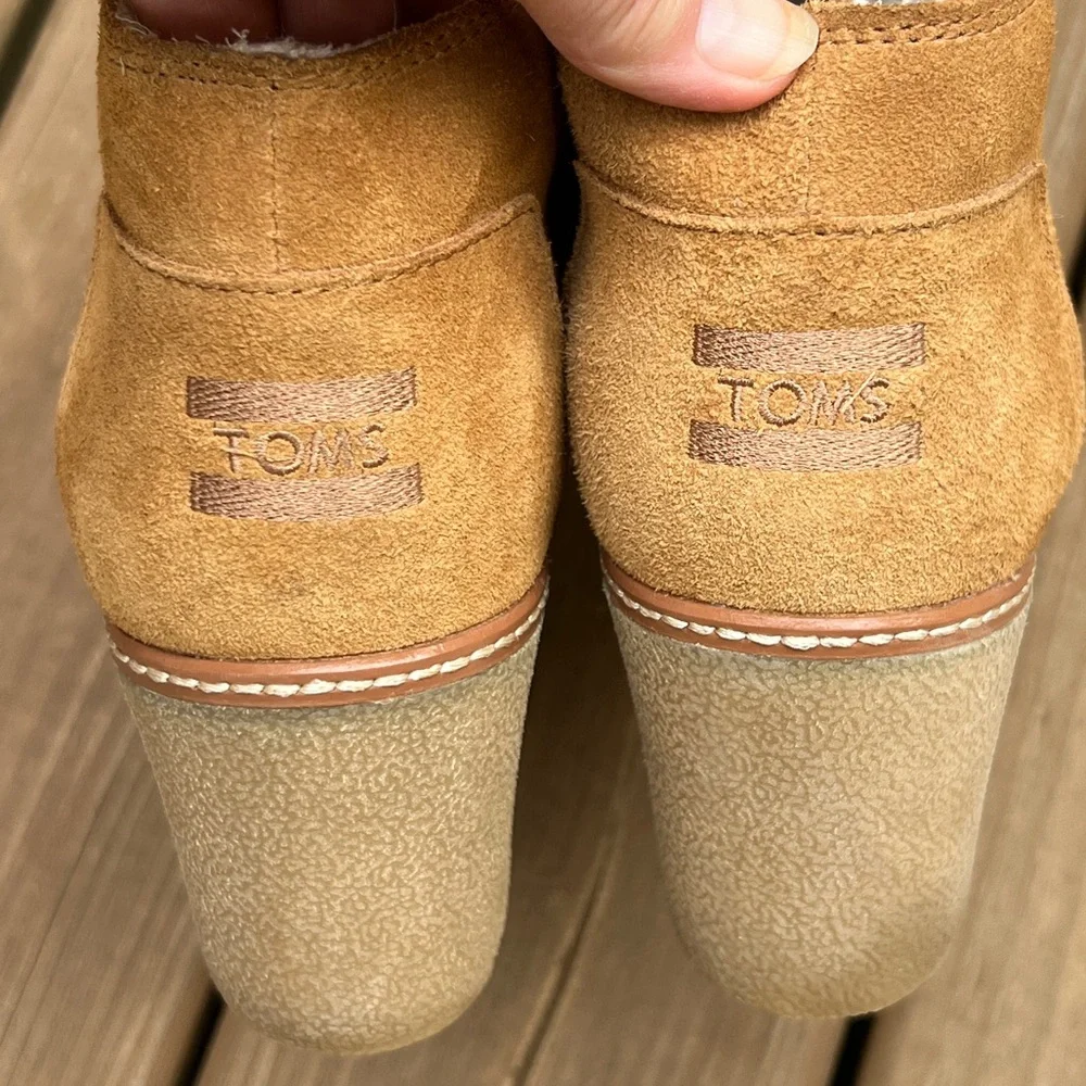 TOMS Desert Wheat Shearling Lined Suede Wedge Ankle Bootie‎ Size: 12